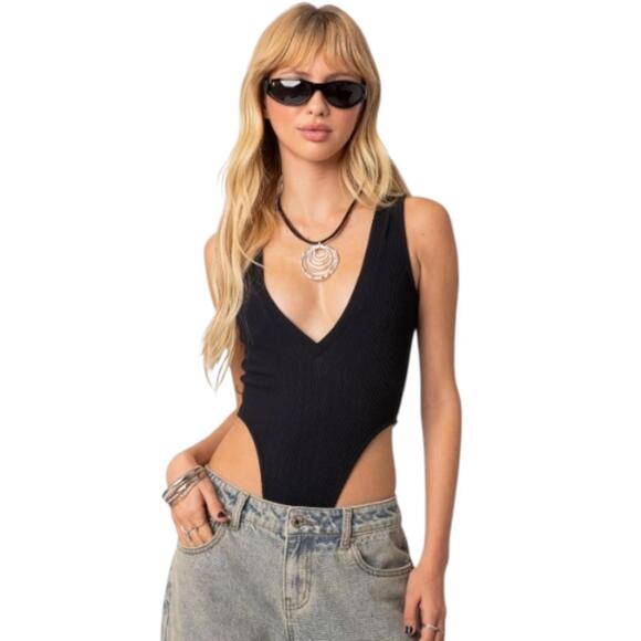 NWT Edikted High Cut Ribbed V Neck Bodysuit Sz Small - Picture 2 of 14